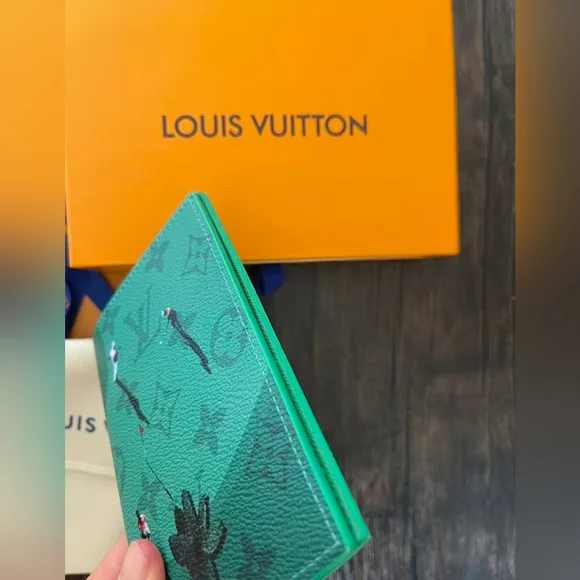 Louis Vuitton Passport Cover Green - Picture 5 of 9